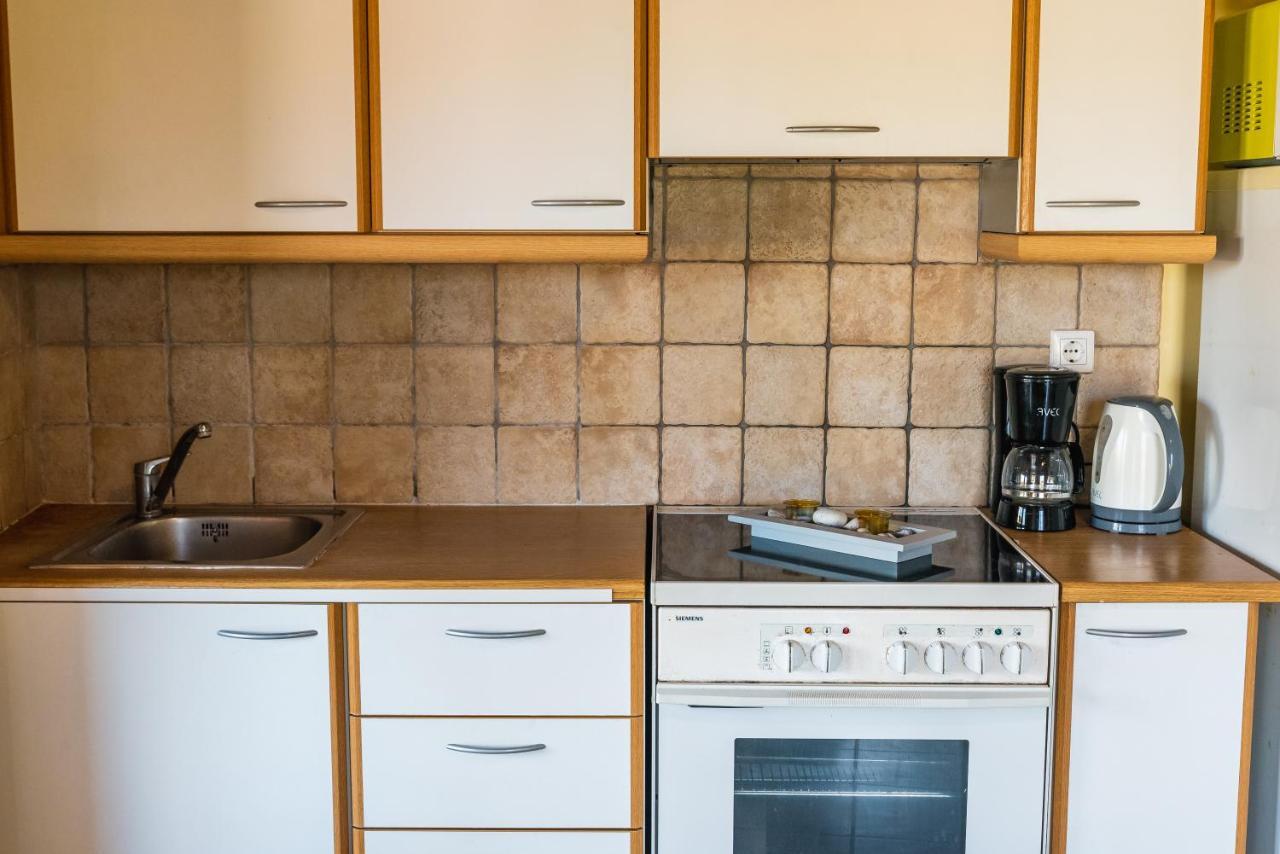 Alepou Julia΄S Apartment מראה חיצוני תמונה