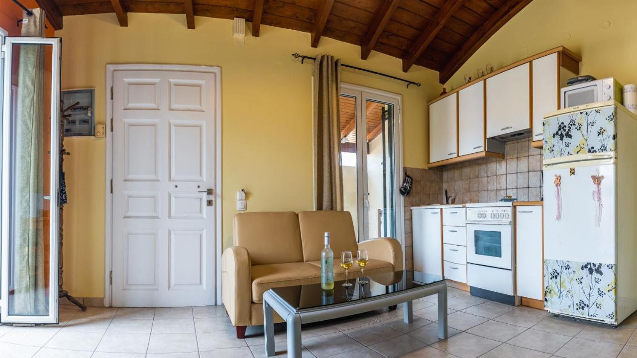 Alepou Julia΄S Apartment מראה חיצוני תמונה