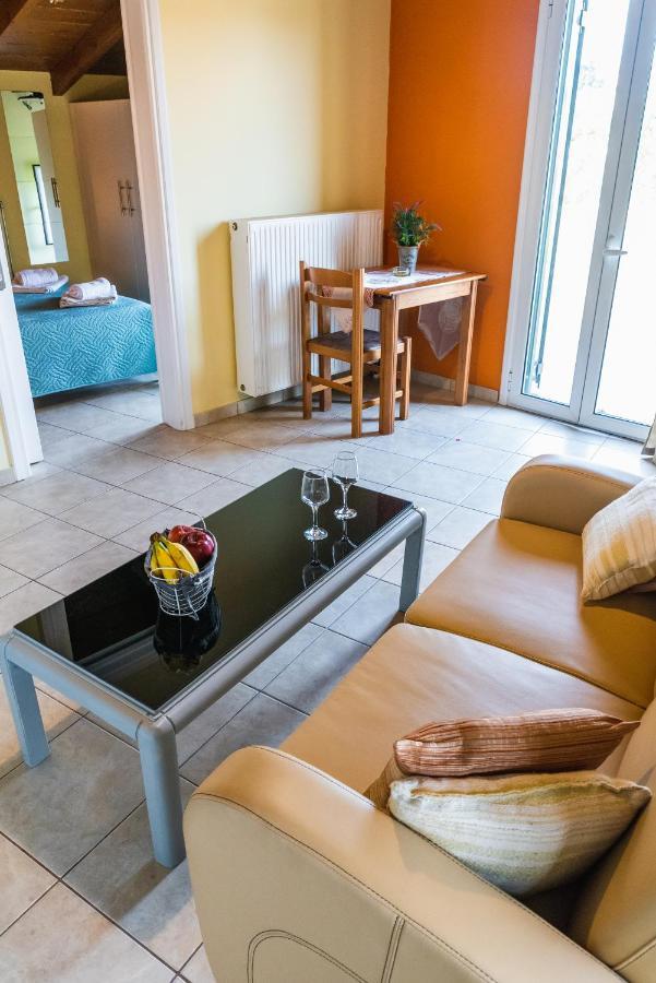 Alepou Julia΄S Apartment מראה חיצוני תמונה